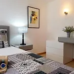 Villa Contemporary Portuguese 4 Bedrooms Violeta Private Pool *